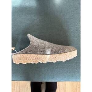 NEW BOS. & CO. women's come round toe mules in grey